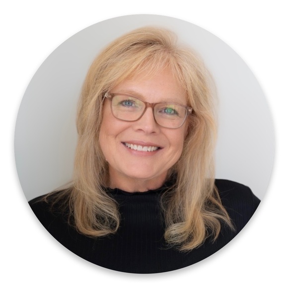 Meet your Posher, Lisa G -Follow me @LifeWithLisaG - Picture 4 of 7